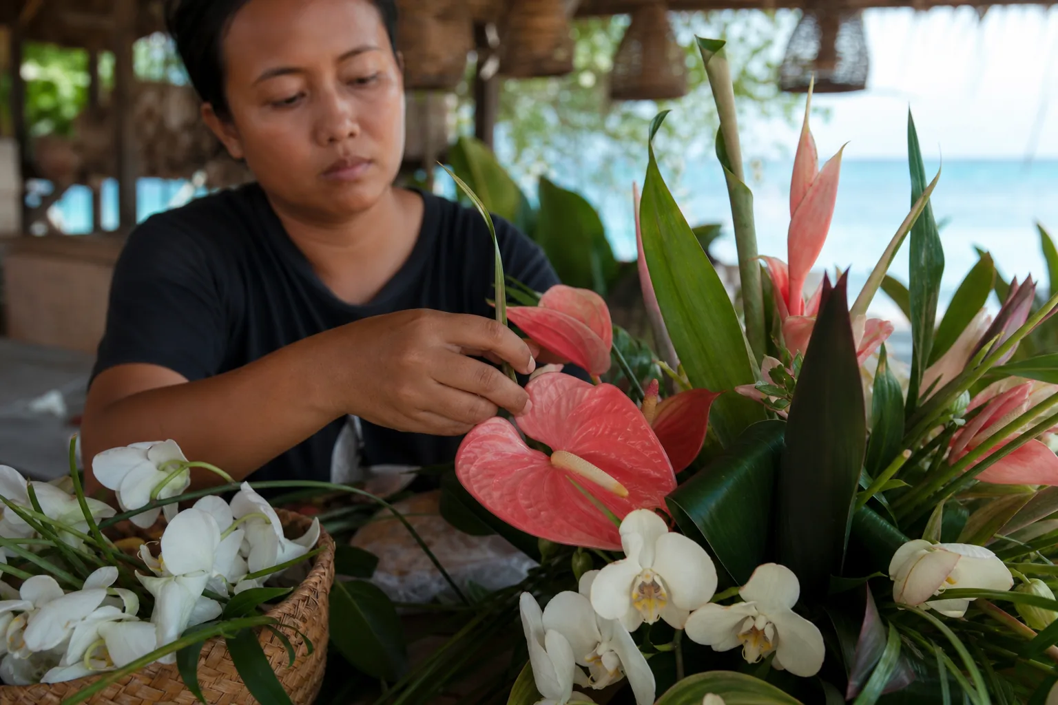 Local florist creating a tropical arrangement for a GiliWed island event